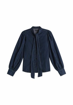 Mörk denim långärmad skjorta med knytkrage, knappstängning och puffärmar. Har rundad fåll och subtil textur.