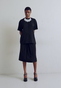MOSCHINO Čevlji s platformo in peto - nero
