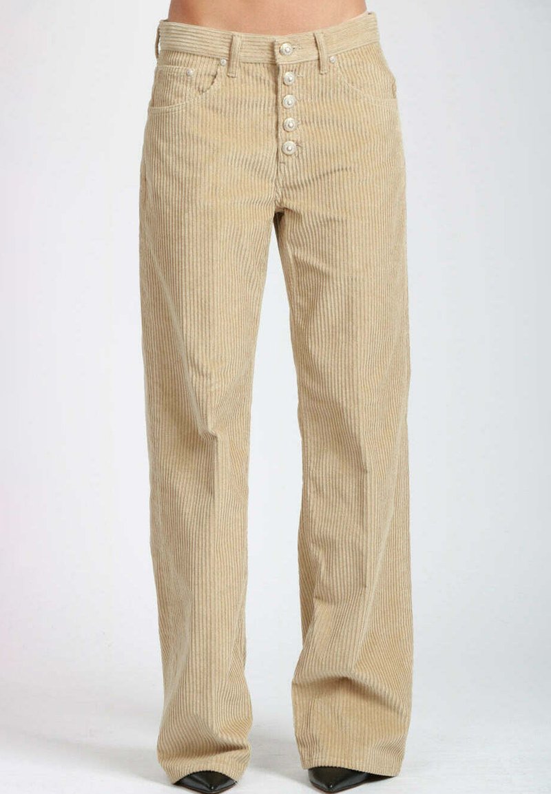 Pantaloni in corduroy beige con vita alta, design a gamba dritta, chiusura a cinque bottoni e due tasche anteriori. Texture a coste verticali.
