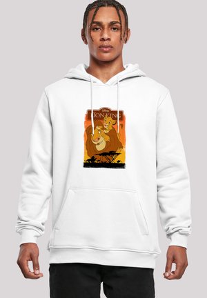 Biely hoodie s grafikou "The Lion King", na ktorej je farebná ilustrácia Simbu a Mufasy, obklopená oranžovým a čiernym dizajnom.