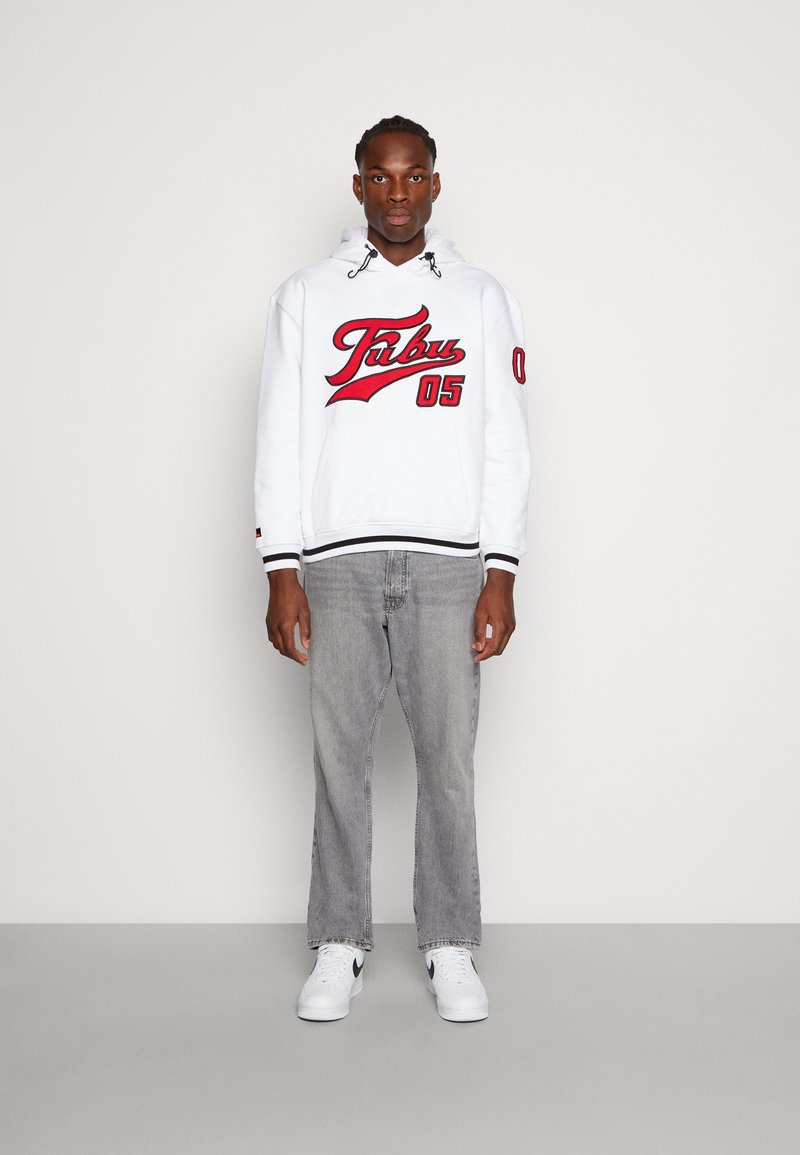 FUBU - VARSITY HEAVY HOODIE UNISEX - Kapucni - white/red, Nagyítás