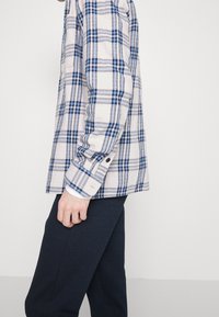 Casual Friday Tygbyxor - dark blue