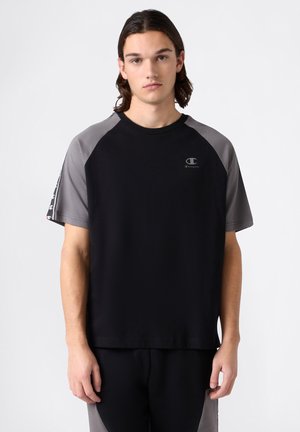 - T-shirt z nadrukiem