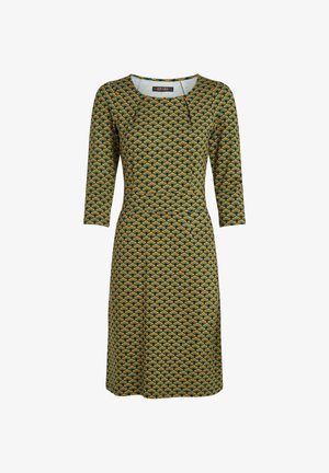 Groene jurk met driekwartmouwen, voorzien van een ruitpatroon in geel en donkergroen. Gemaakt van een gladde, rekbare stof.