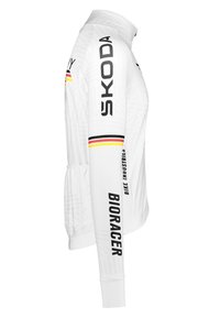 Veste de cyclisme blanche à manches longues, en tissu texturé, avec des bandes noires et colorées et un texte en gras : "SKODA" et "BIORACER."