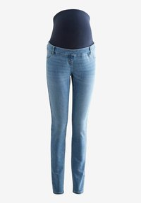 Jeans de maternité bleu clair avec ceinture extensible bleu marine foncé conçue pour le soutien pendant la grossesse, présentés sur un fond blanc uni.