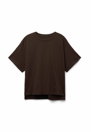 Hnědý krátký rukáv T-shirt z měkké bavlny. Kulatý výstřih, volný střih a mírně delší zadní lem. Hladká textura, bez vzorů.