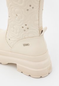 LIU JO Plateaustiefel - off-white