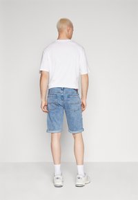 Tommy Jeans RONNIE  - Shorts vaqueros - denim medium
