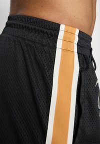 New Era MLB NEW YORK YANKEES FLORAL SHORT - Club wear - black