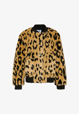 Leopardprint nepbont bomberjack met zwarte geribbelde kraag, manchetten, onderrand, drukknoopsluiting en voorzakken met flap.