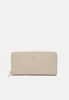 CHIC - Wallet - classic beige