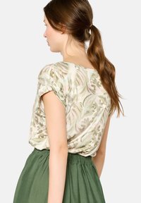 LolaLiza WITH LEAF - Marškinėliai su spaudiniu - khaki faded