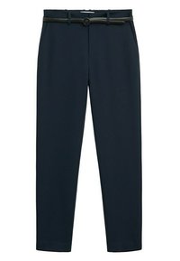 Pantalon bleu marine ajusté, coupe slim, avec poches latérales et une fine ceinture noire avec boucle circulaire.