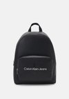 SCULPTED CAMPUS MONO - Dnevni ruksak - fashion black
