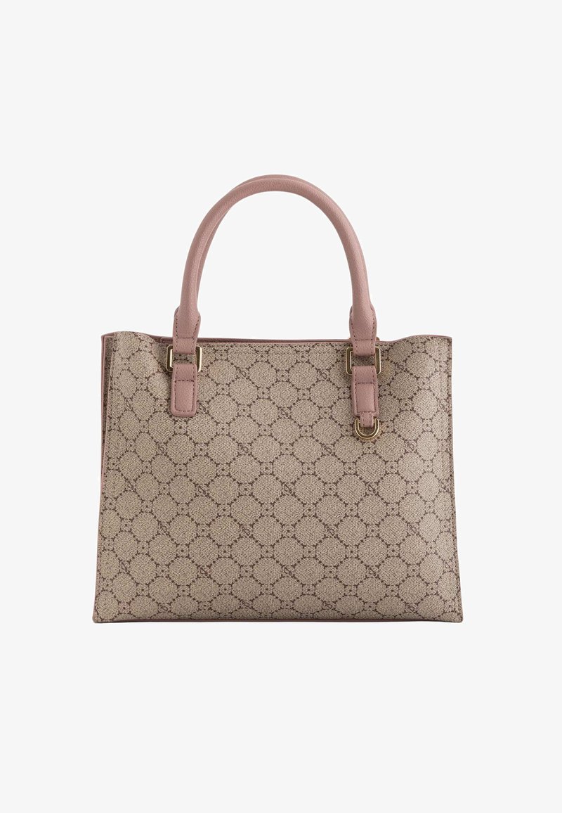 Beżowa torba na ramię z powtarzającym się geometrycznym wzorem, różowe skórzane uchwyty i złote okucia na białym tle.