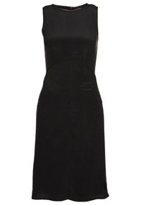 Svart ärmlös klänning med en figurnära bodice och en utsvängd kjol. Tillverkad av ett slätt tyg som har en subtil lyster och inga synliga mönster.