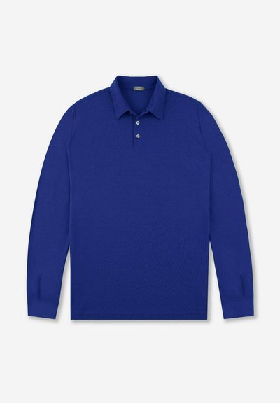 Polo à manches longues en bleu vif. Présente un col classique, une patte de boutonnage à trois boutons et des poignets côtelés avec un tissu texturé.