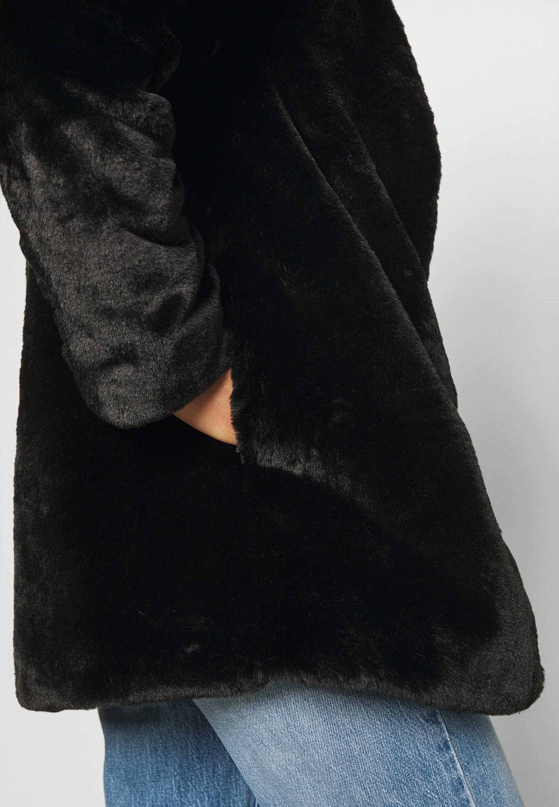 vmthea jacket