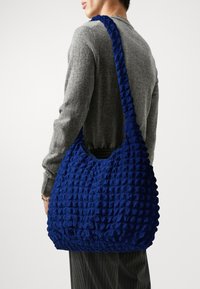 Only & Sons ONSEMIL PUFFER UNISEX - Shopping bag - royal blue