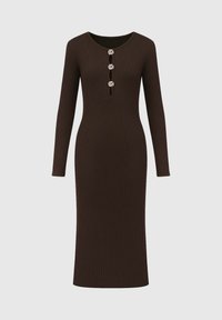 Robe en tricot côtelé marron avec des manches longues, un col rond et trois boutons décoratifs le long de l'ouverture avant.