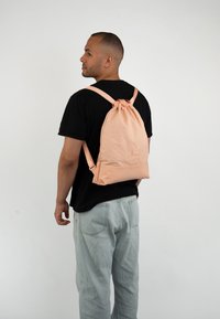 Larkson NO 7 - Hátizsák - peach