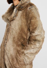 Object Klassinen takki - brown