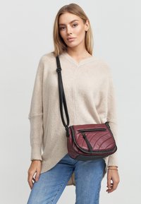 Harpa Umhängetasche - bordeaux