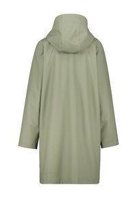 Vaaleanvihreä sadetakki hupulla, valmistettu vedenpitävästä materiaalista. Ominaisuuksiin kuuluu väljä istuvuus ja pitkät hihat, ei näkyviä kiinnityksiä tai koristeita.