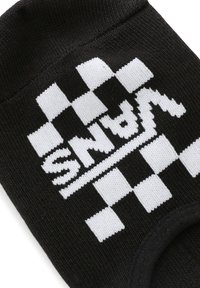 Sock negra de tobillo con un patrón de tablero de ajedrez blanco y el logo "VANS" en una fuente audaz y estilizada en la parte superior. Textura de punto suave.