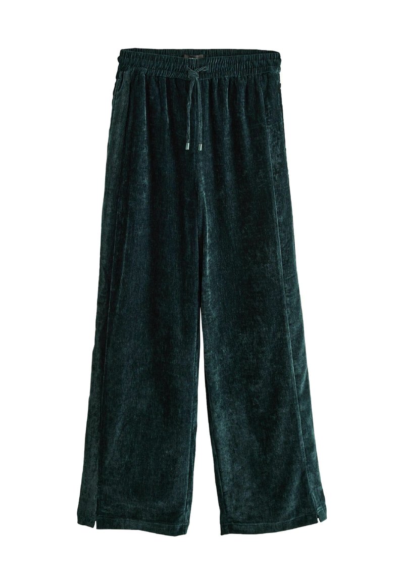 Dunkelgrüne Samt-Hosen mit weitem Bein, elastischem Bund und Kordelzug. Sie zeichnen sich durch eine glatte Textur und seitliche Schlitze an den Säumen aus.