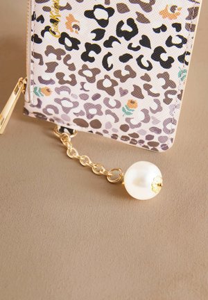 Leopard print wallet with a gold chain and white pearl detail. Made of textured material, featuring floral accents in muted colors.