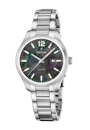 Zilveren Festina polshorloge met zwarte parelmoer wijzerplaat, fluorescerende uurmarkeringen, datumaanduiding op 3 uur en metalen schakelarmband.