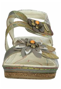 Sandalo in pelle grigia con decorazioni floreali, suola in sughero, cuciture multicolori e due ampie cinghie con fiori sovrapposti.