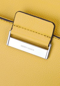 Gerry Weber TALK DIFFERENT - Umhängetasche - yellow