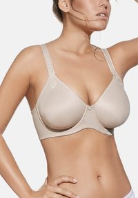 S sujetador beige con tela suave, soporte con aros, detalles de encaje decorativo y tirantes ajustables, con un diseño clásico de copa de tres secciones.