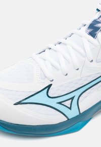 Mizuno THUNDER BLADE Z - Volleyball shoes - white/moroccan blue/silver