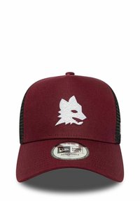 Gorra marrón con lados de malla negra, que presenta un logo de lobo bordado en blanco en la parte frontal. Ajustable con visera curva.