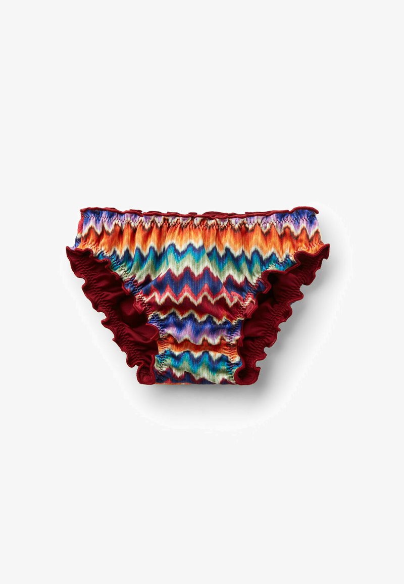 Culottes de bikini à motifs zébrés multicolores avec bords volantés en rouge foncé sur fond blanc.