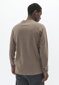Matinique Camiseta de manga larga - walnut
