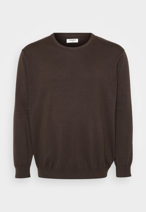 Brun stickad tröja med rund halsringning, långa ärmar och ribbade muddar och nederkant. Slät tygtextur, klassisk design utan dekorationer.