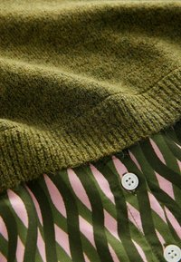 Next REGULAR FIT - COLLARED LAYER TANK - Svetrík - green khaki