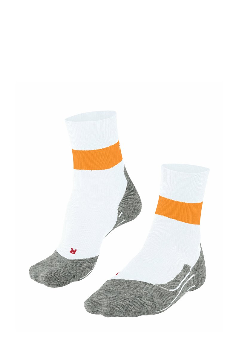 Weiße knöchellange Socken mit einem orangefarbenen Streifen oben und grauer Polsterung an der Sohle und den Fersen.