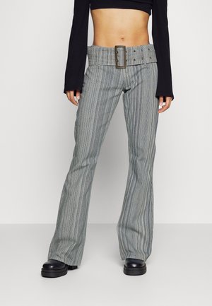 LOW RISE BELT DETAIL IN HICKORY STRIPE - Vaqueros bootcut - multi