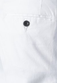 Jack & Jones PREMIUM JPSTKANE JJOTIS LINEN BLEND CHINO - Auduma bikses - bright white