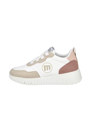 Zapatilla blanca con detalles beige y rosa, suela blanca gruesa, logo "m" beige en el lateral y cordones blancos, vista desde el lado exterior.