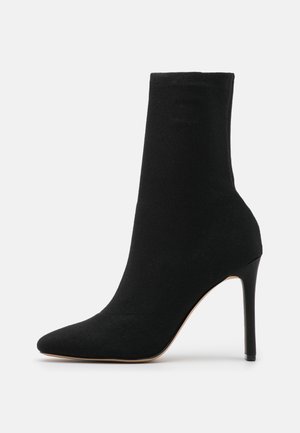 Bottines à talons hauts - black