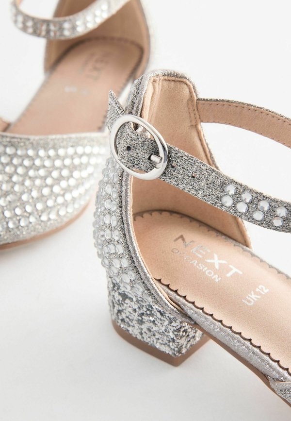 OCCASION STANDARD – Riemchenballerina – silver jewelled