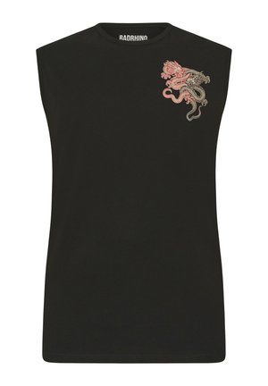 Sort ærmeløs skjorte med rund halsudskæring og detalieret dragedesign i rødt og hvidt på øverste venstre brystområde.