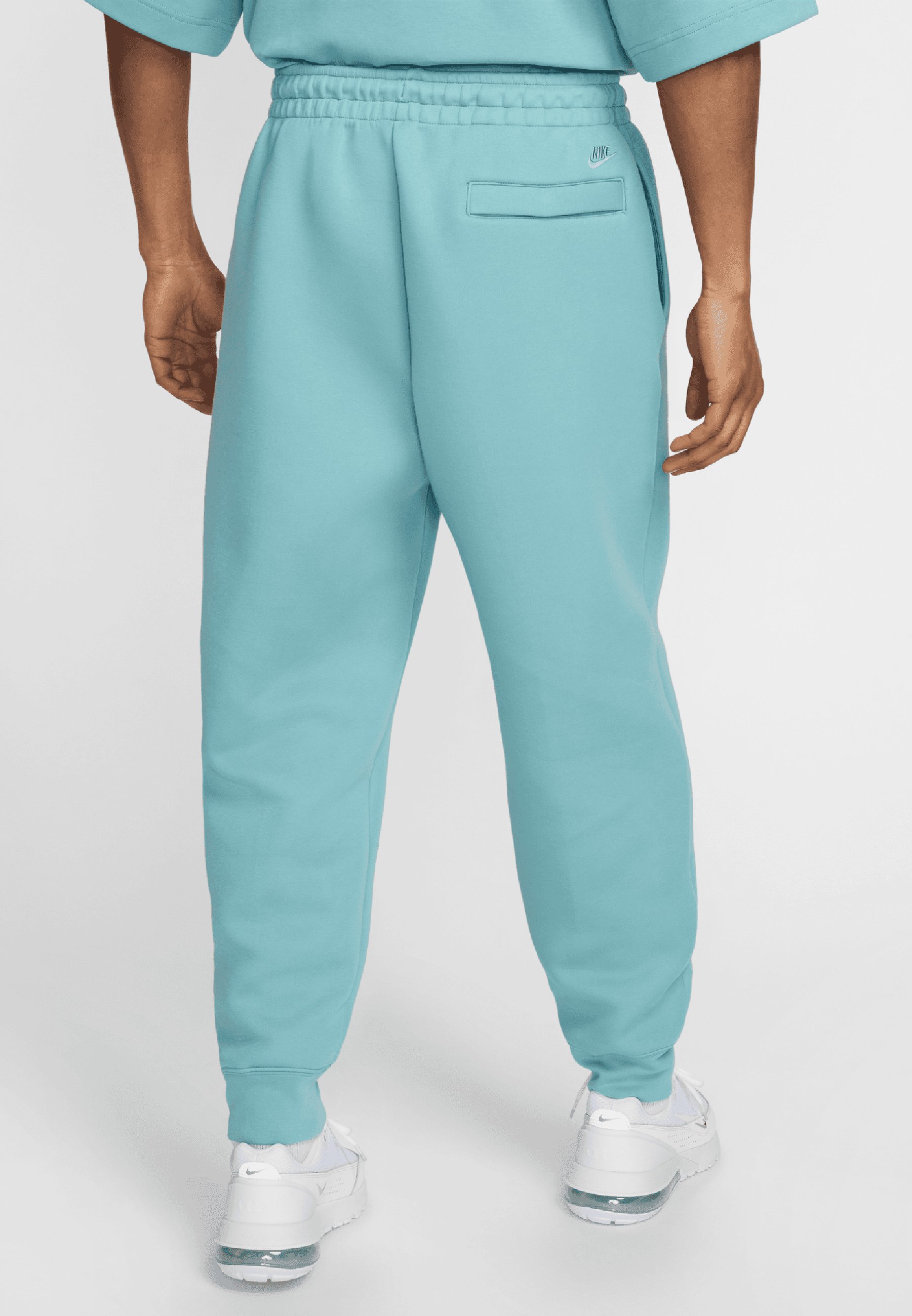 nike club cuffed cargo sweatpants in teal